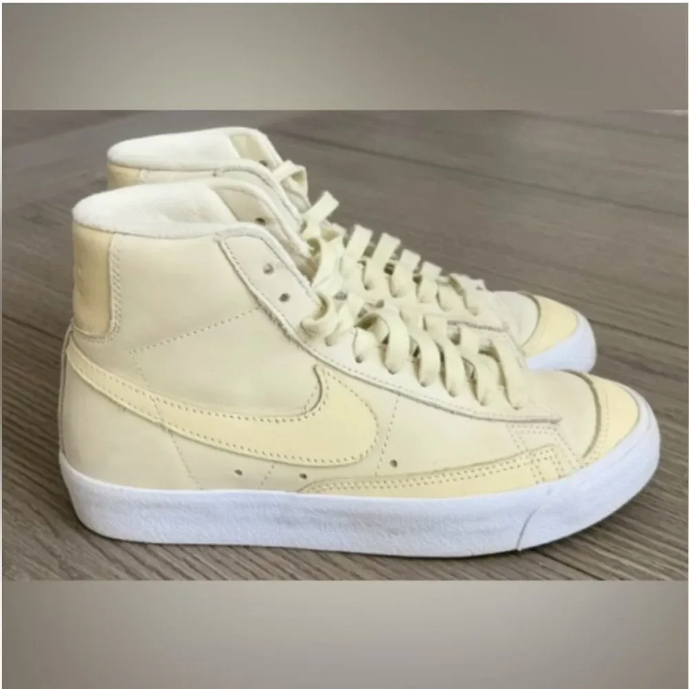 Nike women's Mid 77 high top shoe size 6.5